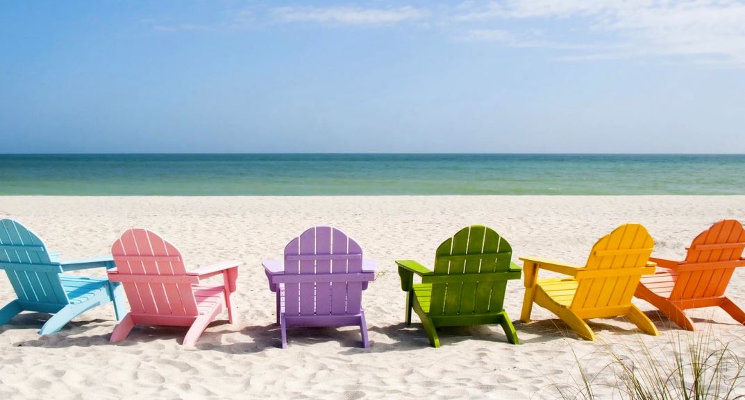 Summer is awesome and all, but what to wear and how to dress yourself in fabulous casual outfits and clothes that all depends upon the trendy and current fashion which consciously you focused with the world and youth. 